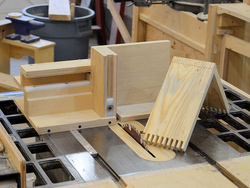 How To Make An Advanced Box Joint Jig IBUILDIT.CA